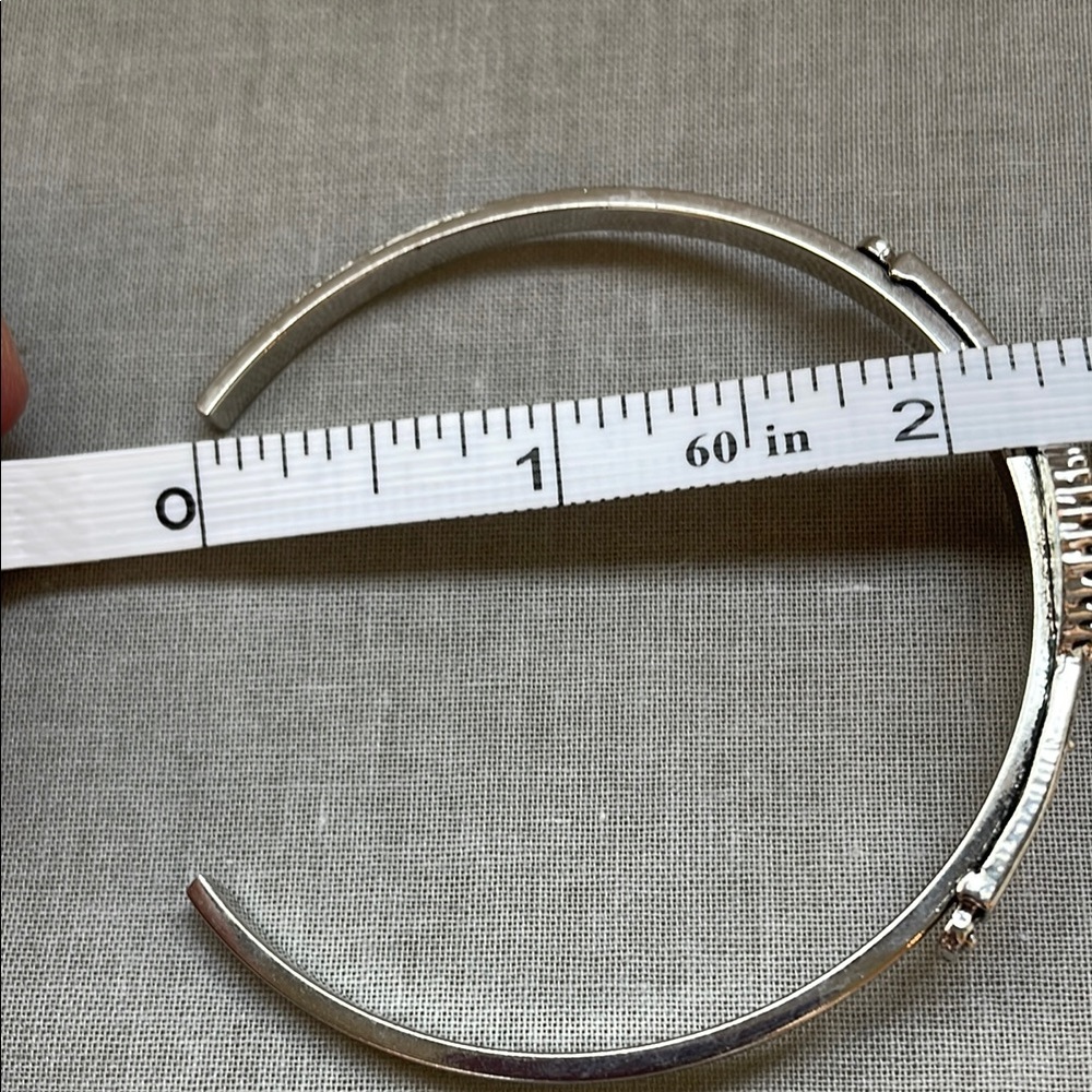NWOT Silvertone Green Bracelet - Picture 7 of 8
